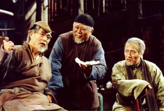 今年的《茶馆》也必定在老观众们的戏单上,毕竟王掌柜的扮演者梁冠华