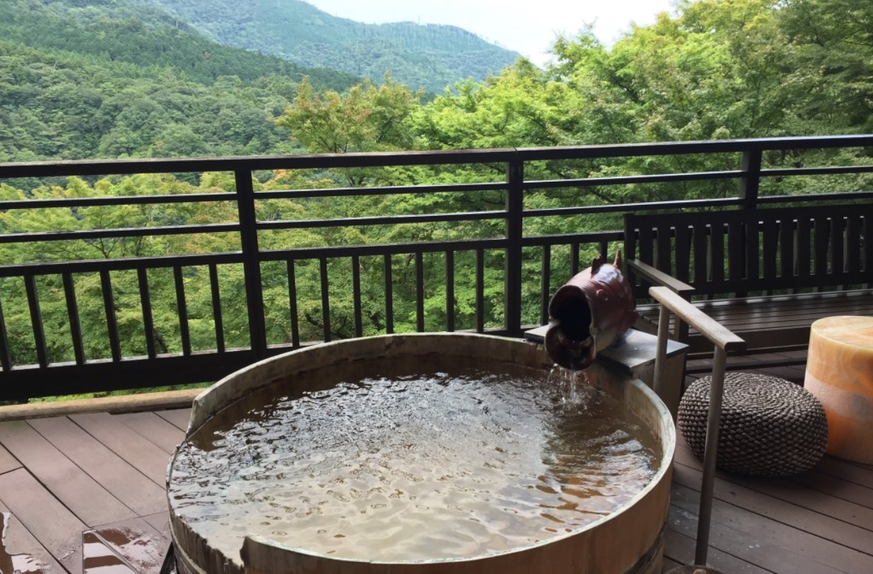 箱根和风温泉酒店推荐|川端康成常住的房间长什么样?