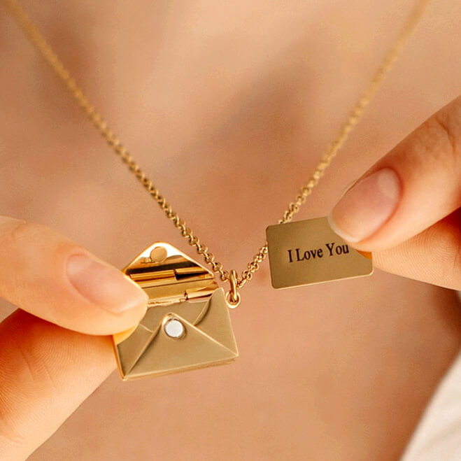 Personalized handwriting engraved gold jewelry wholesale vendors personalized DIY name etched envelope pendant necklace suppliers and manufacturers websites