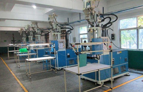 立式注塑机　Vertical Injection Molding Machine