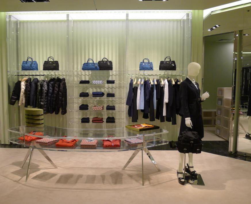 women fashion store interior
