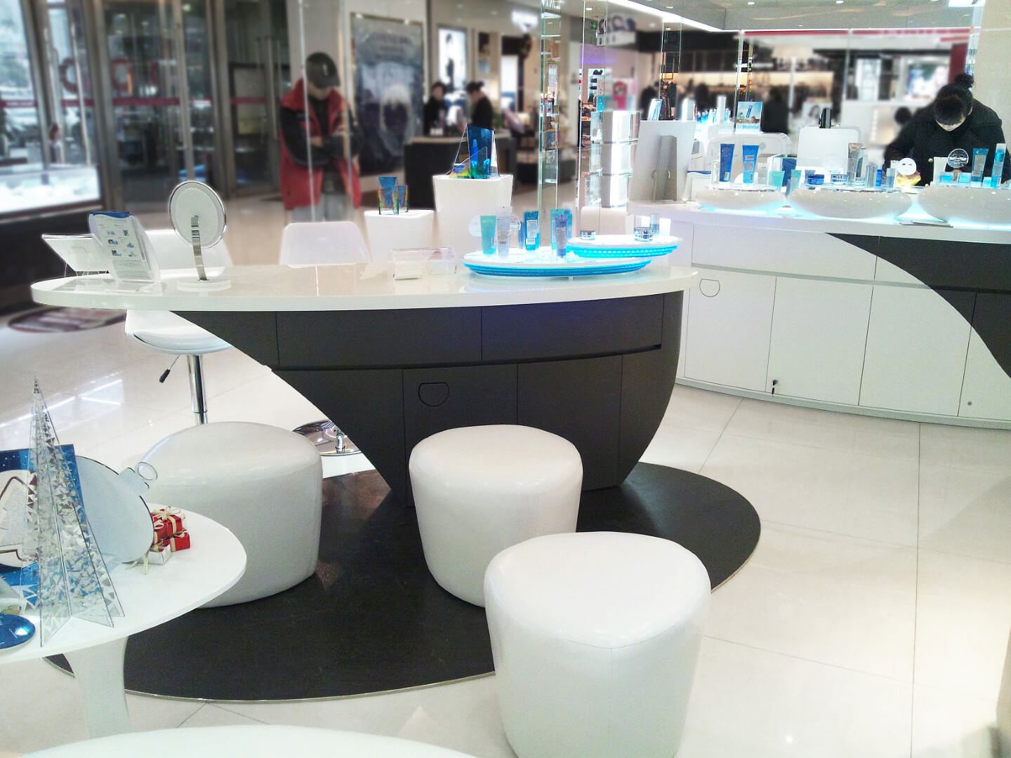 h2o kiosk, cosmetics kiosk, beauty kiosk