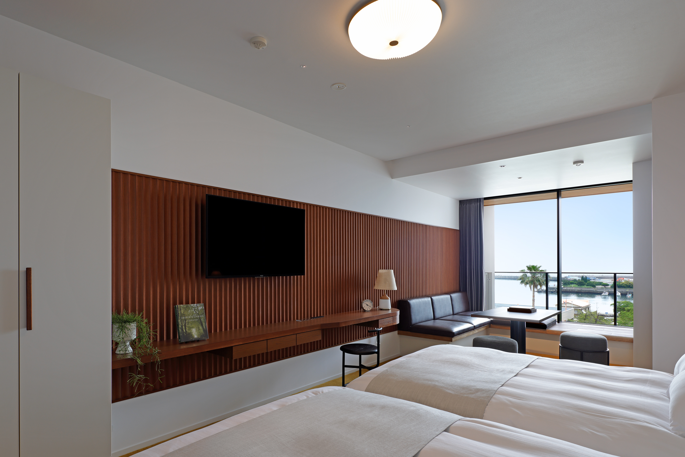 Family Inn Interior Idea