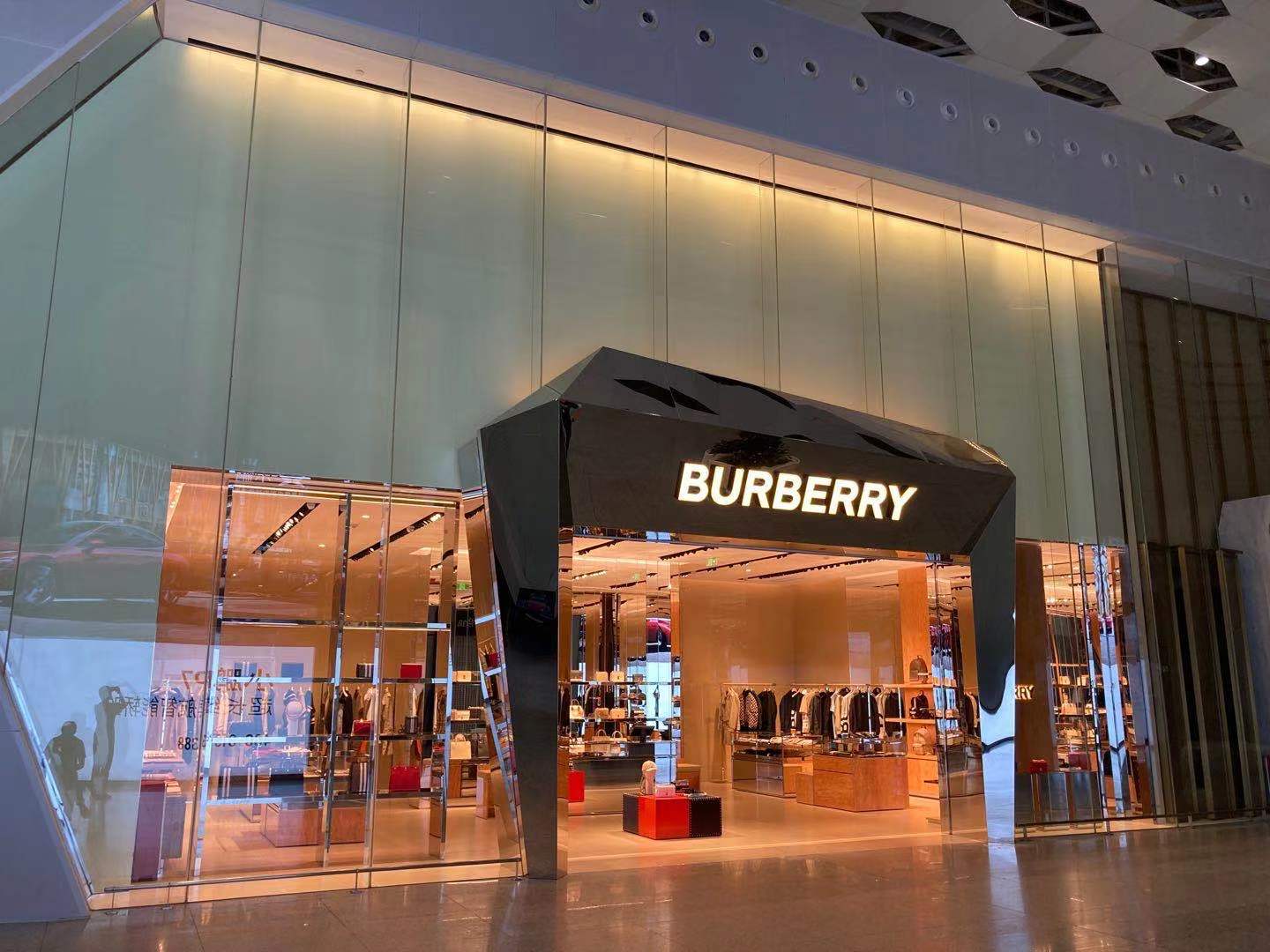 burberry shop fitting