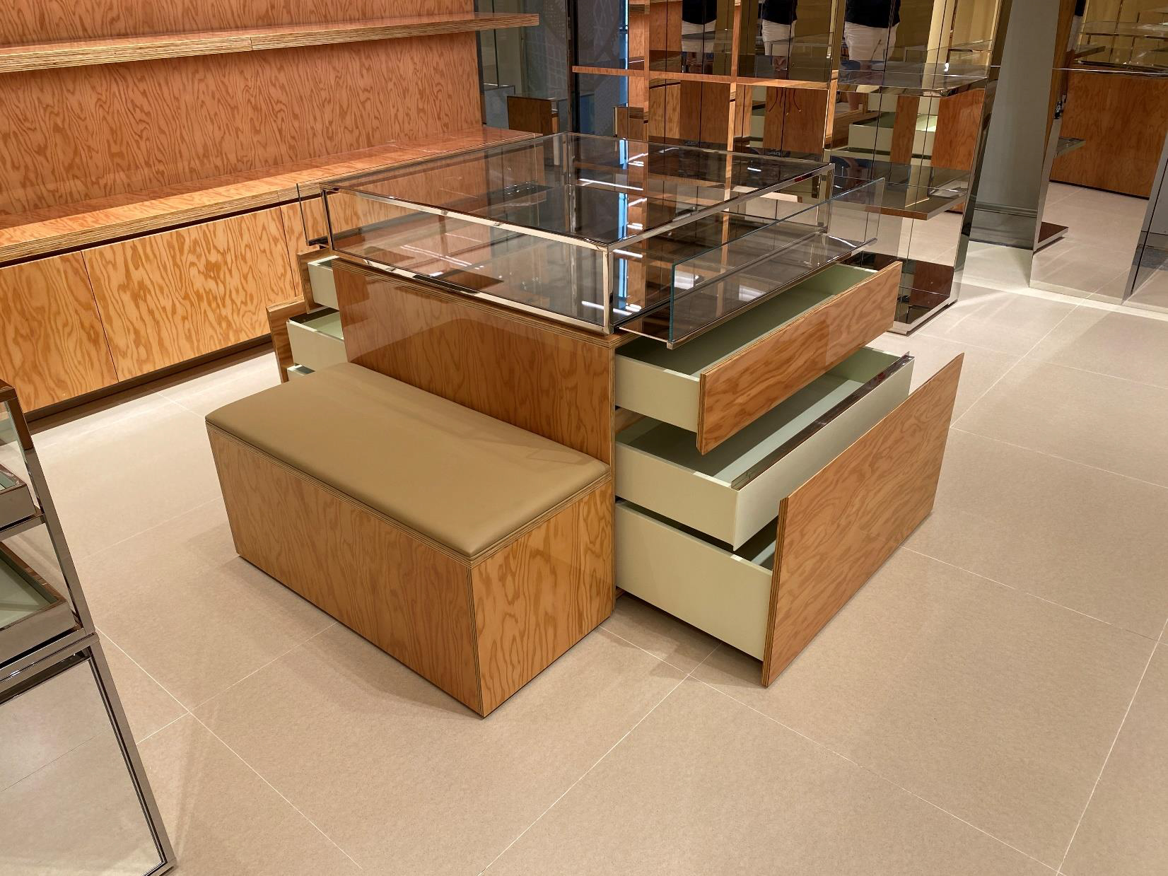 burberry shop island display cabinet