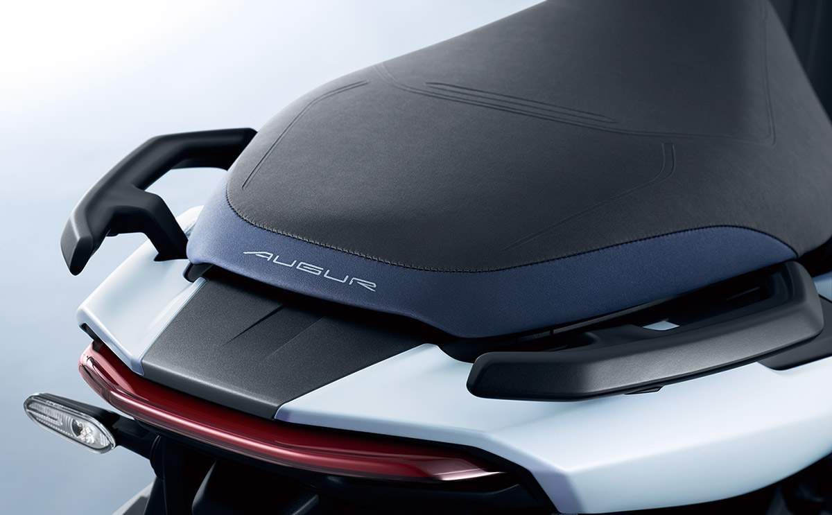 新款 雅马哈 踏板车 机车 摩托车