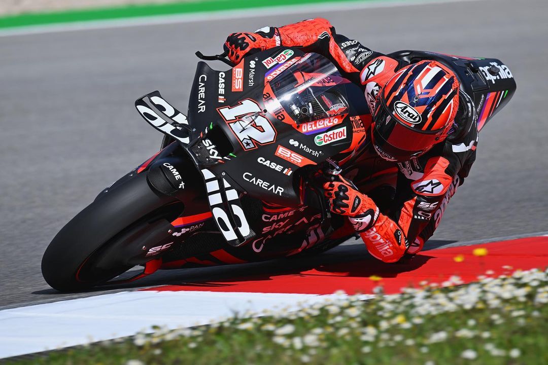 新款 机车 摩托车 骑行装备 连体皮衣