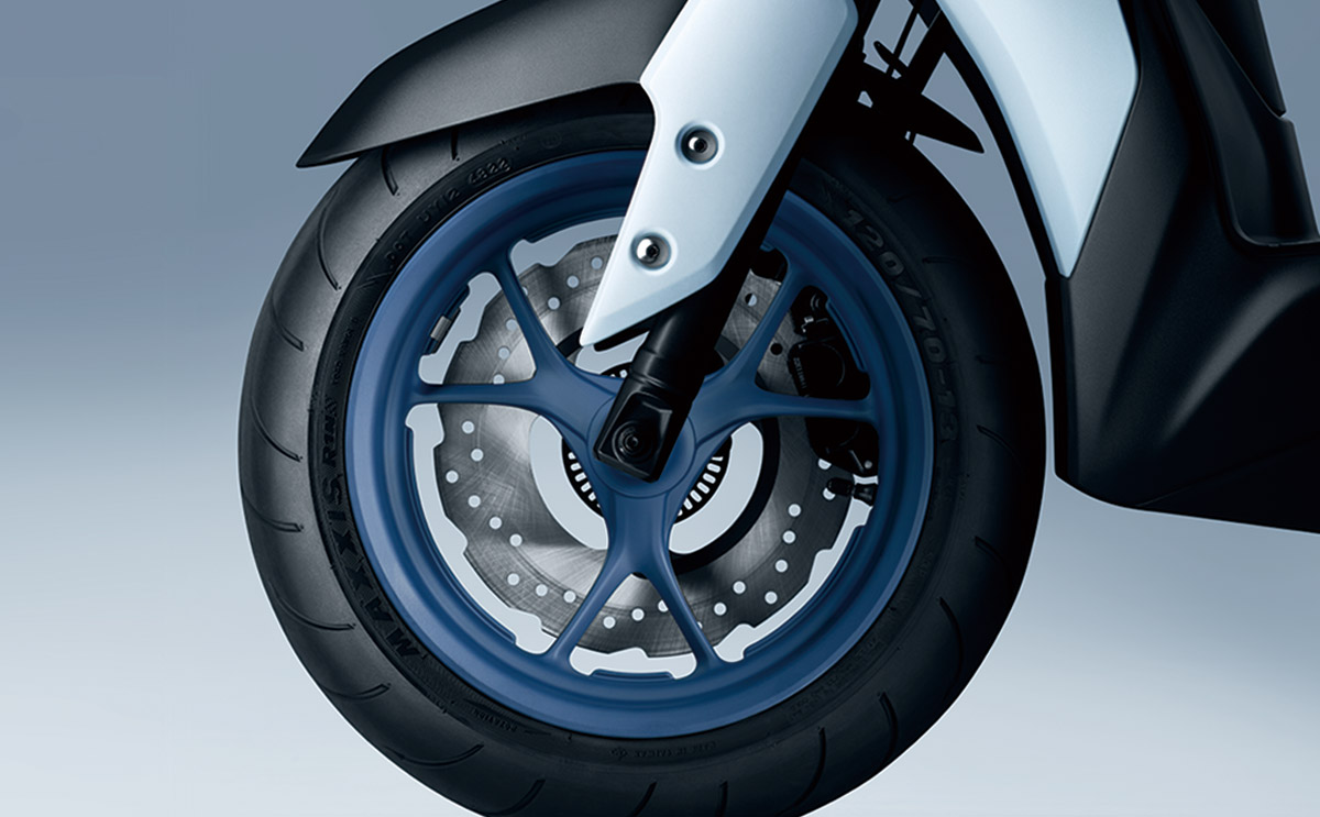 新款 雅马哈 踏板车 机车 摩托车