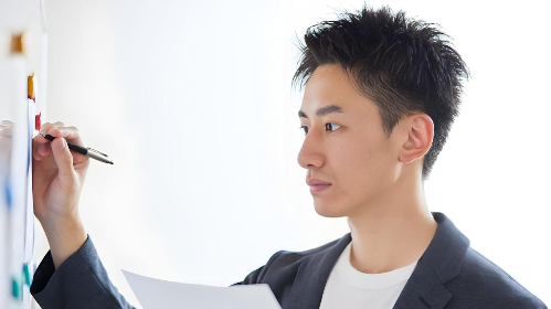 资深认证教师角色图标，代表您的课堂引领者与专业教练。