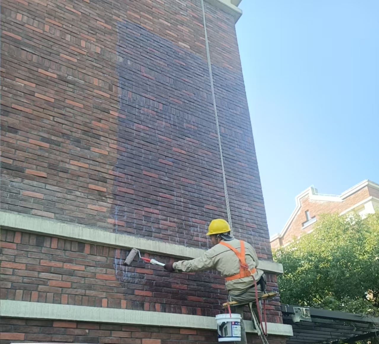 这是上海禧地建设公司外墙翻新
