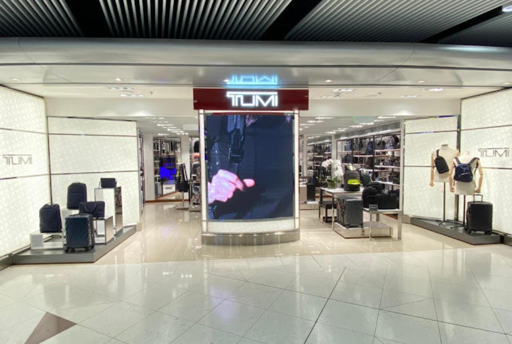 Tumi Luggage and Bags Store Interior Densign Fitting