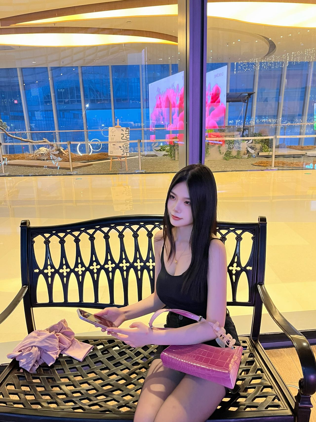 依依