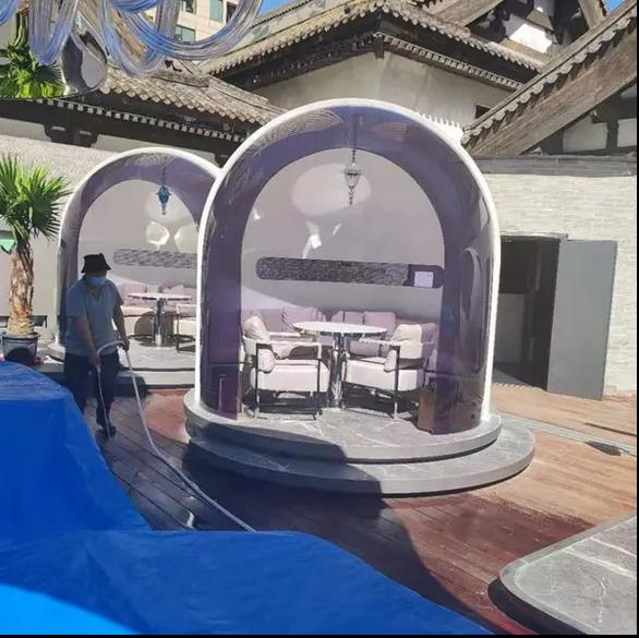 Produced by Ruiligao Display Technology. Acrylic iridescent glass, arc-shaped acrylic, large acrylic plate.