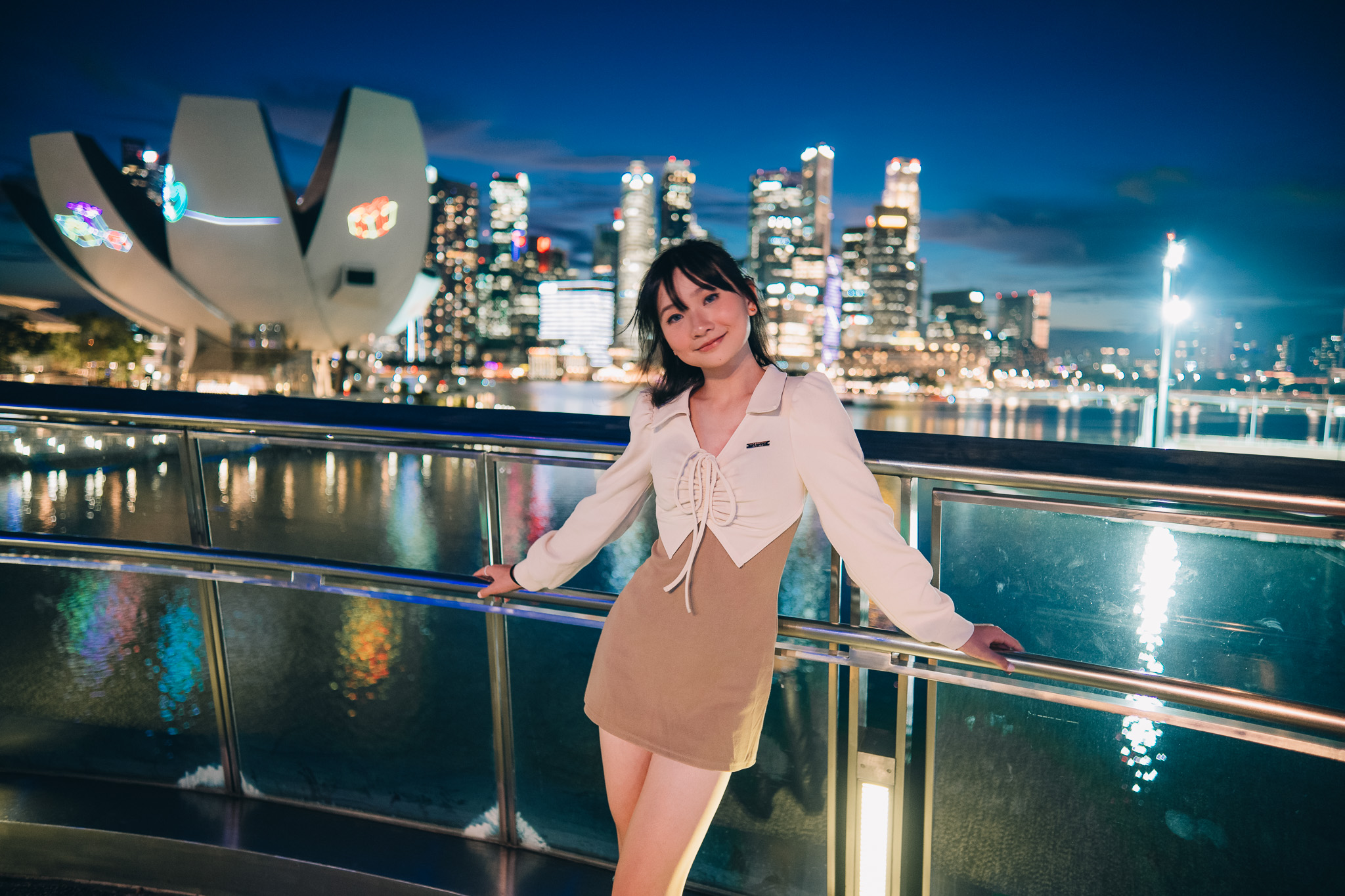 金沙酒店夜晚旅游拍照打卡螺旋桥