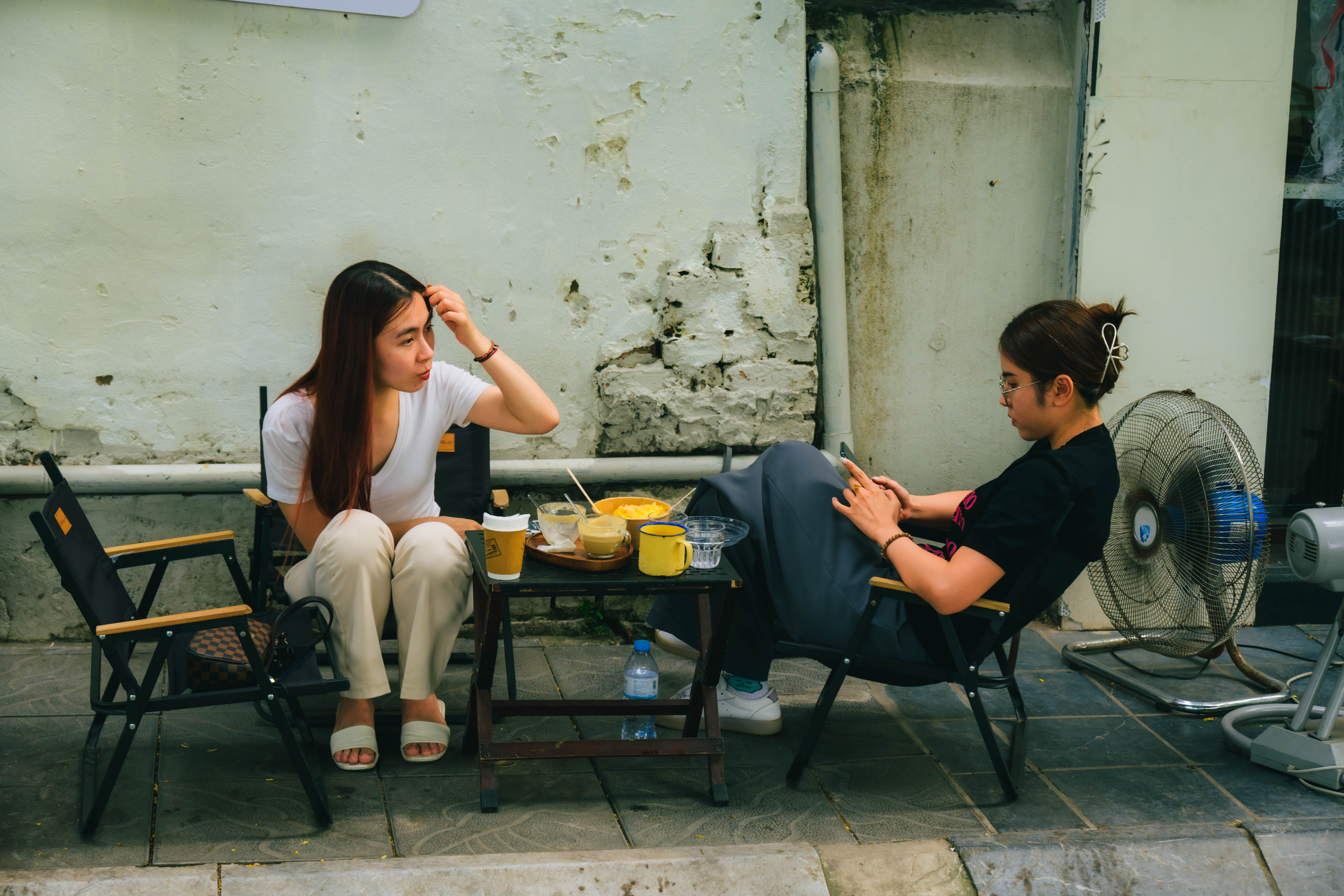 越南河内街头喝咖啡