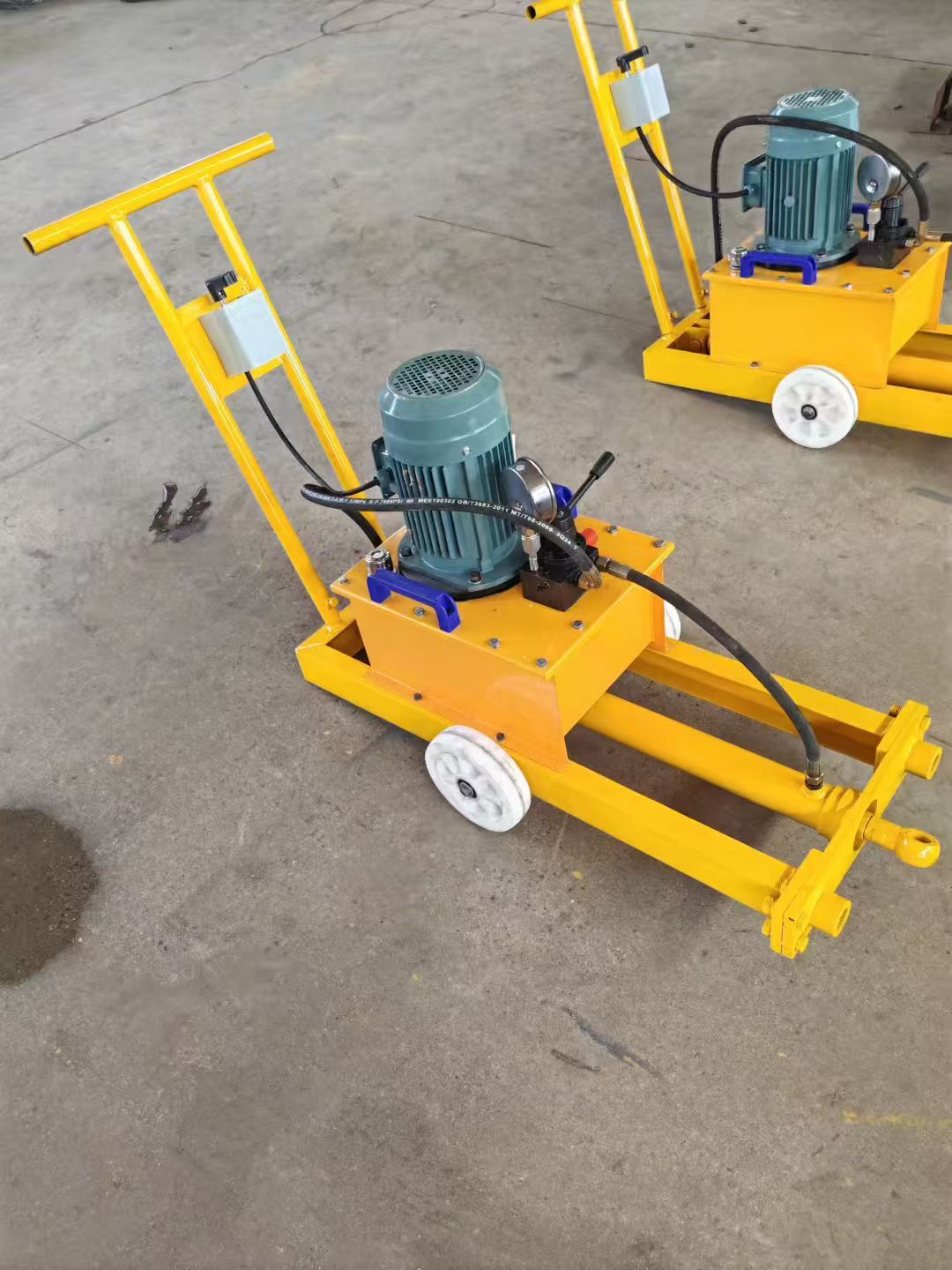 小型液压涨拉机