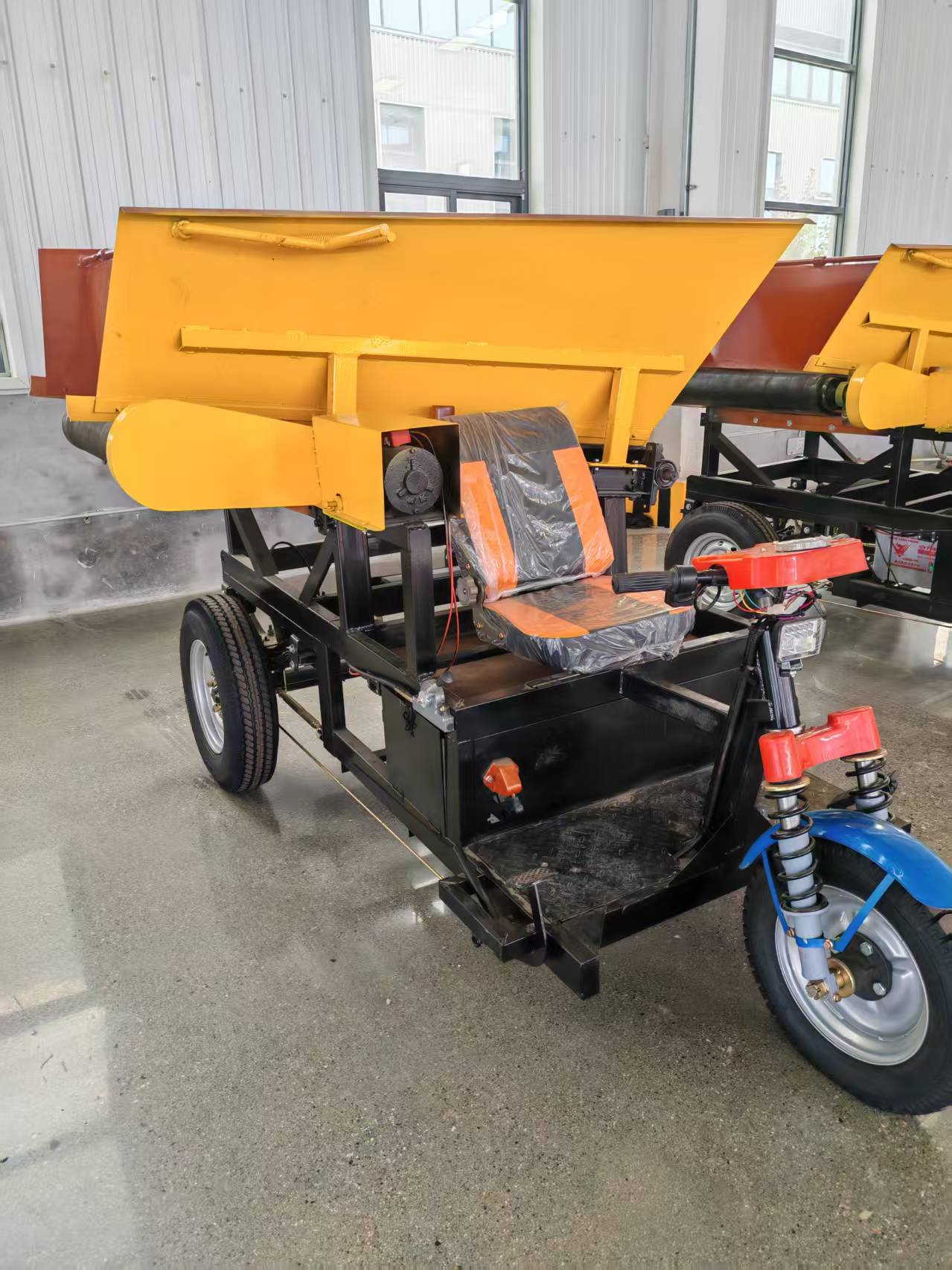 电动三轮上料车