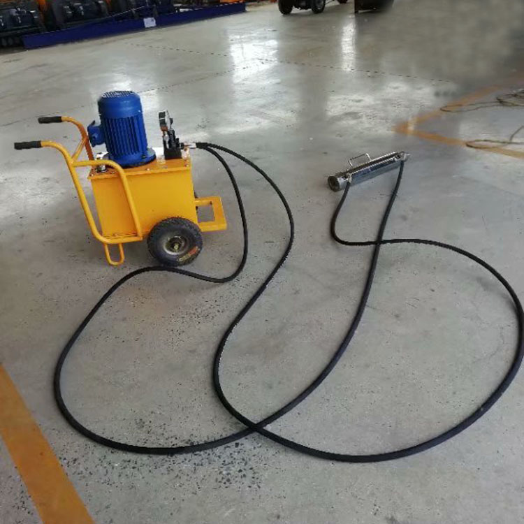 大型液压涨拉机