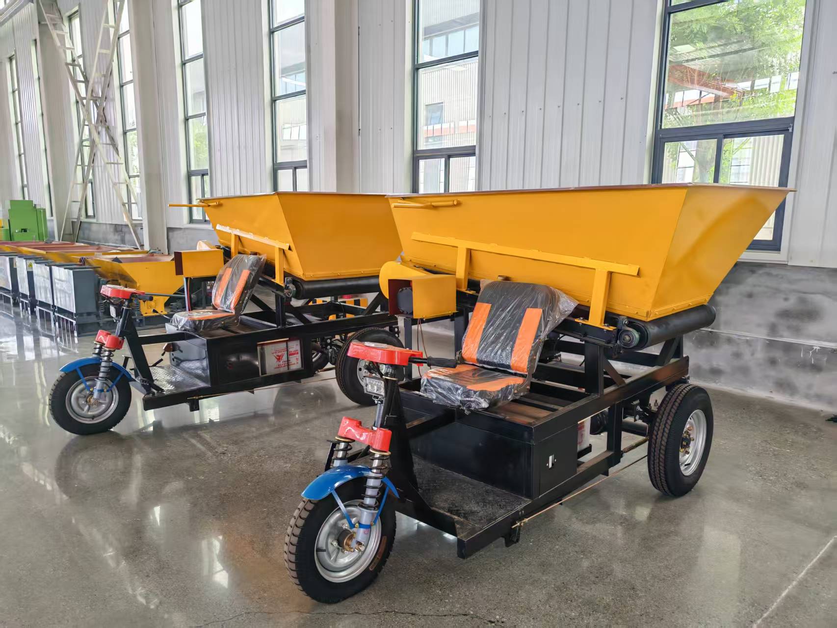 电动三轮上料车