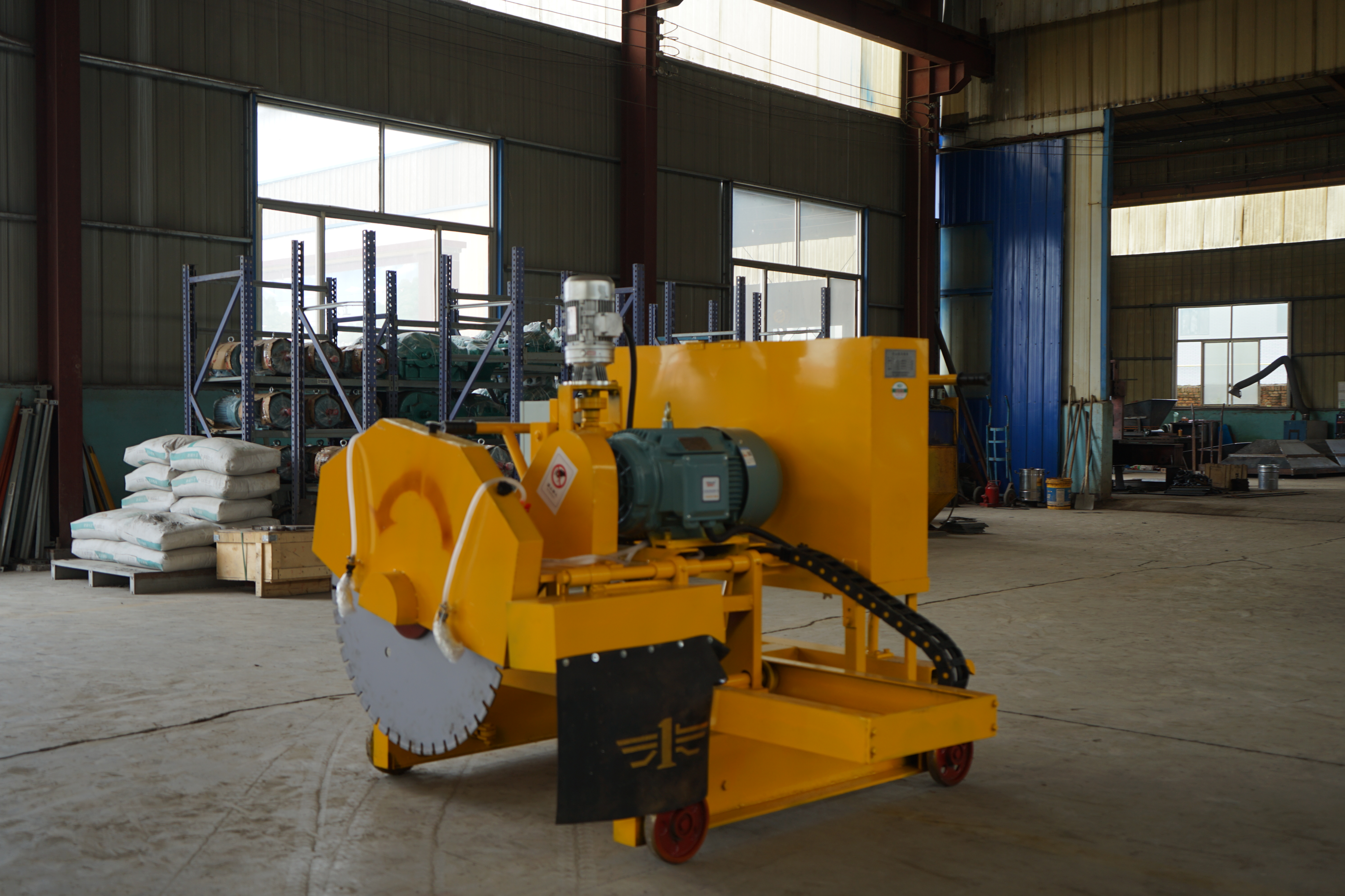 手动带提升电机切割机