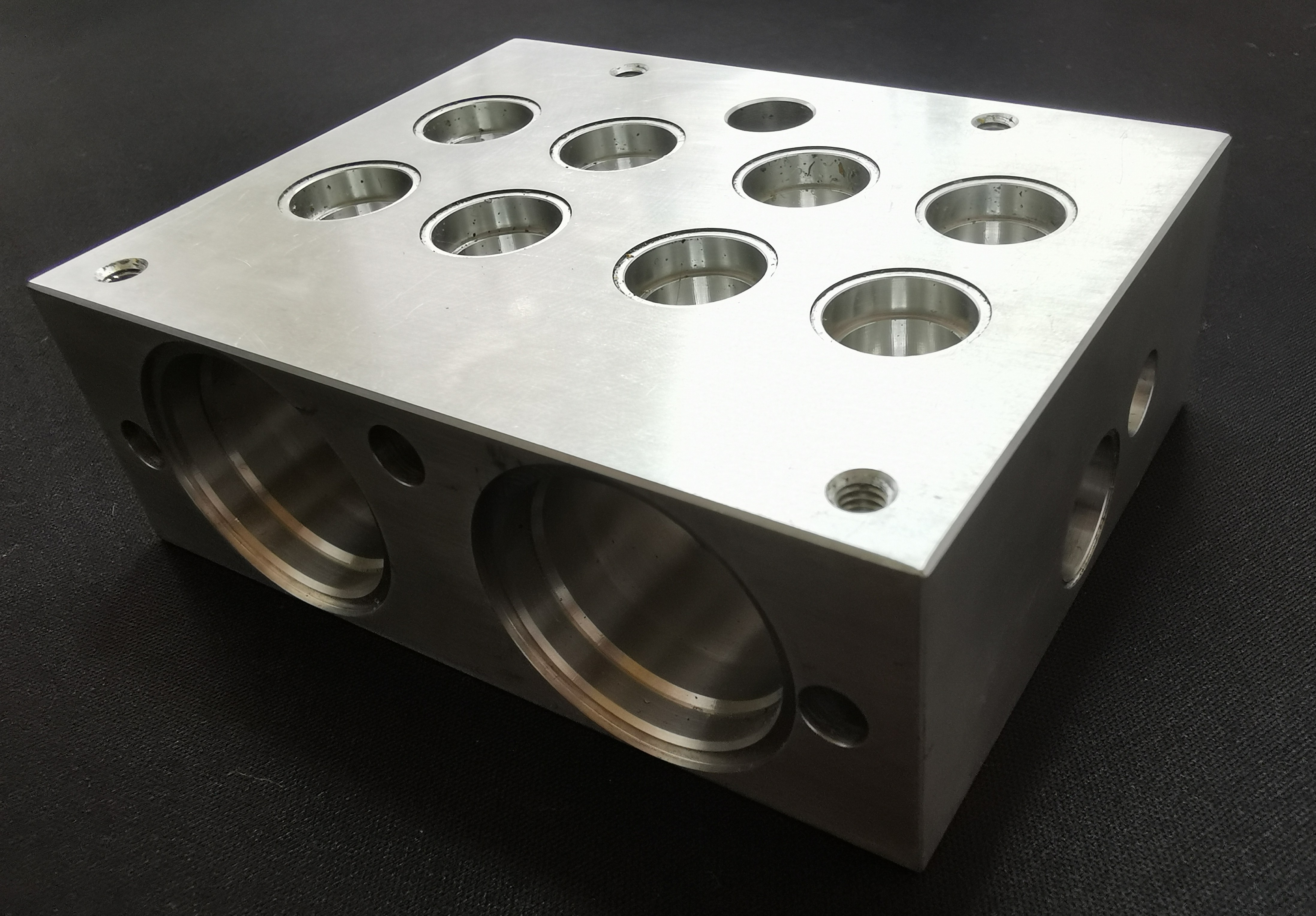 阀体,汽车安全件,abs,esp,铝件高光,精加工,颜禾精密专业生产制造abs