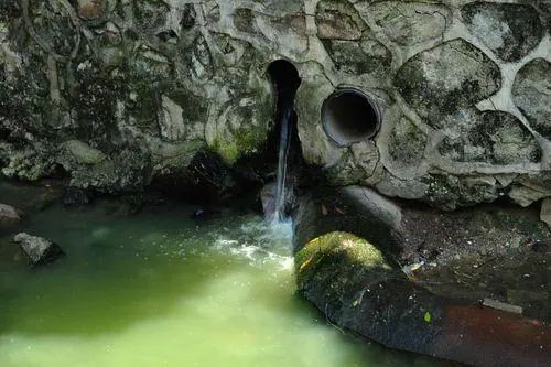 水管排水排出污水