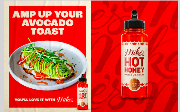 广告的核心是“教育市场”，展示产品在多元场景下的应用。