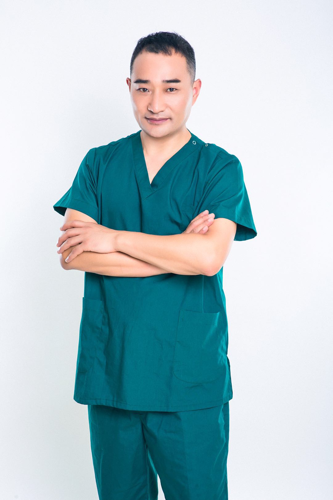 孟令伟整形工作室