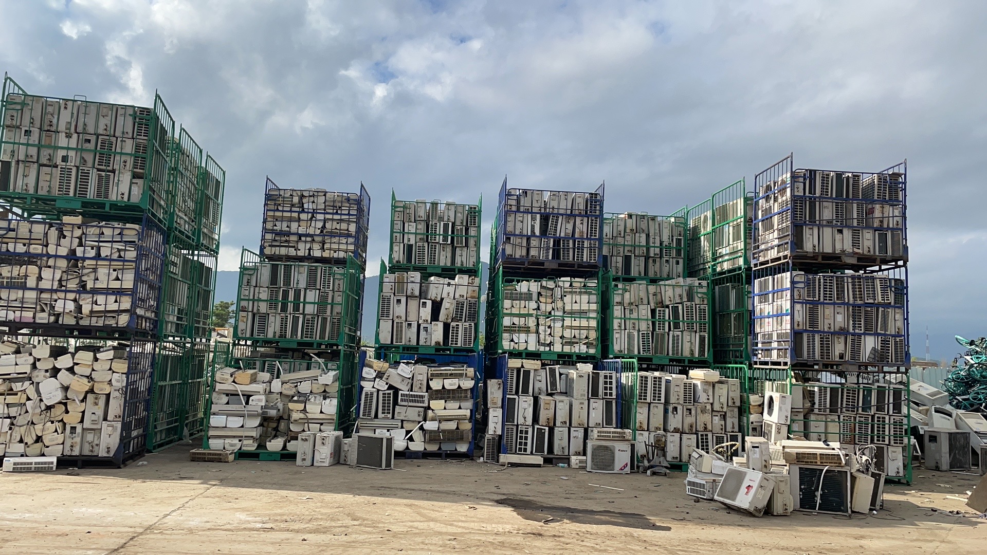 China appliance recycling; used appliance recycling cage; appliance dismantling plant; collection yard