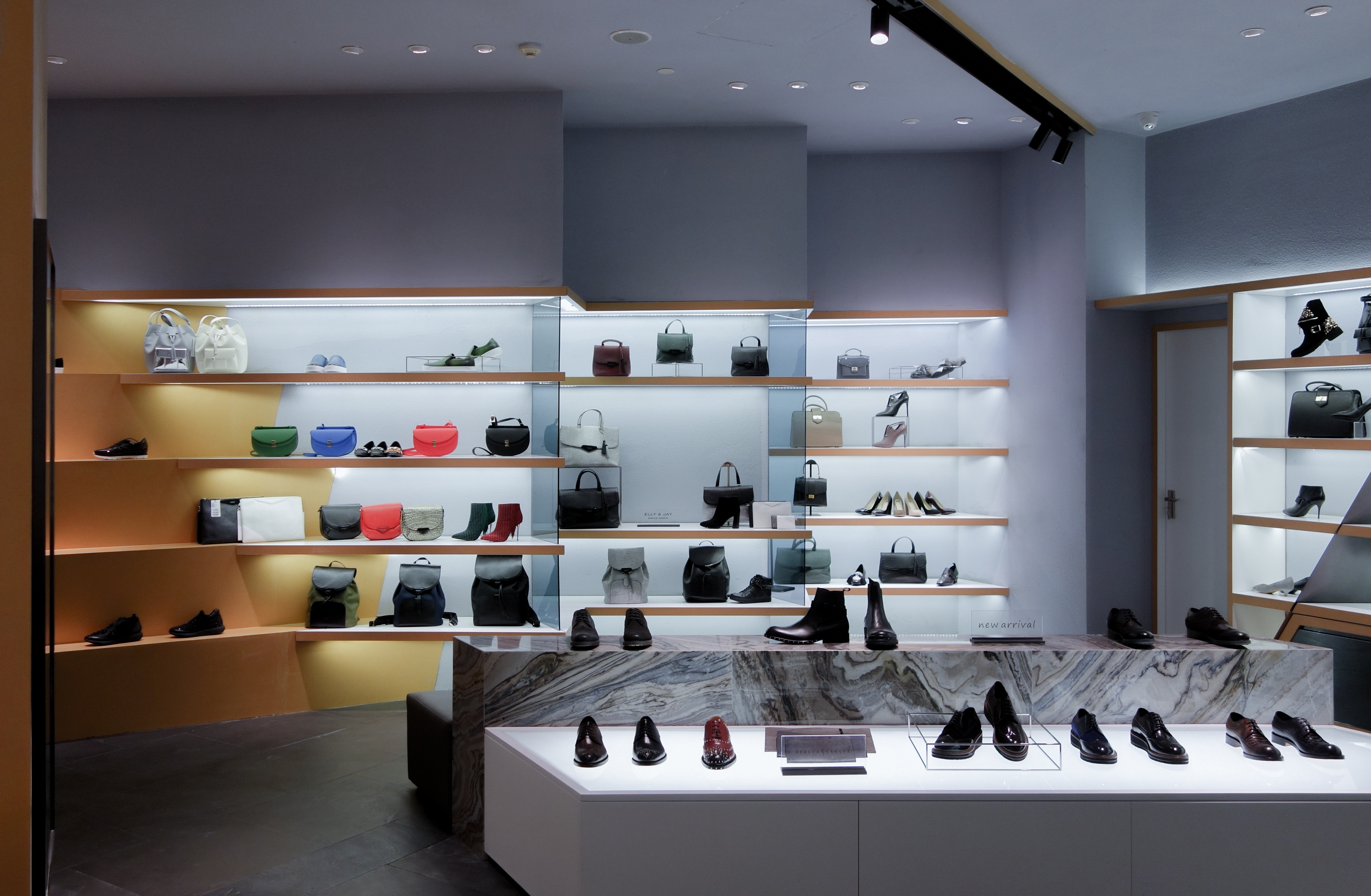 低空的惬意:一间鞋店的出世