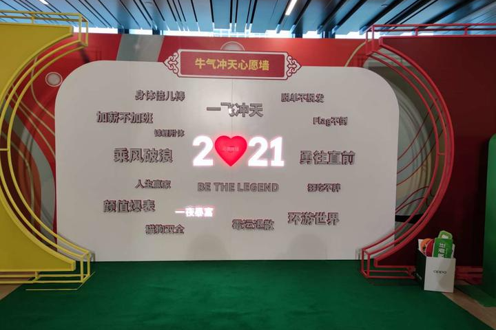 无限延伸的镜子，logo可定制，灯光无限向内延伸。
