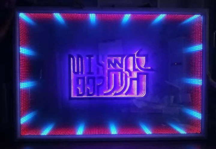 无限延伸的镜子，logo可定制，灯光无限向内延伸。