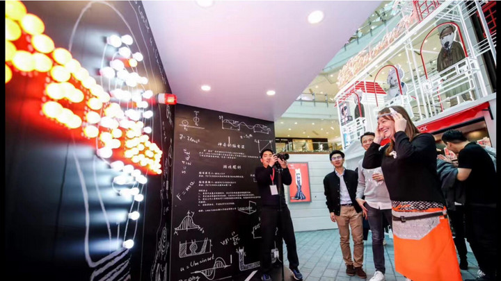 上海港汇恒隆广场：Pets Rock 爱因斯坦的实验室脑波秀