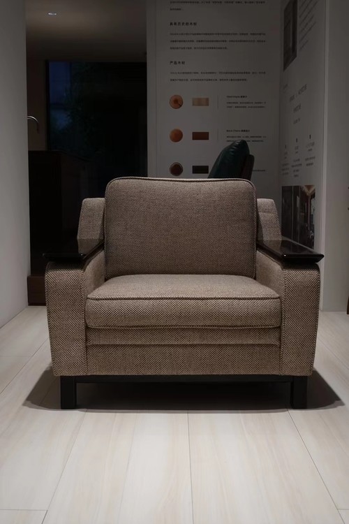 ♣ 新中古·TRS在售品 Karimokuカリモク 一把非常「方而正」的复古单人位沙发