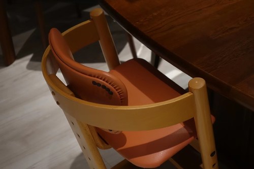 ☻ [已售·纯展示] 新中古·TRS Karimoku可作为孩童用餐的椅子