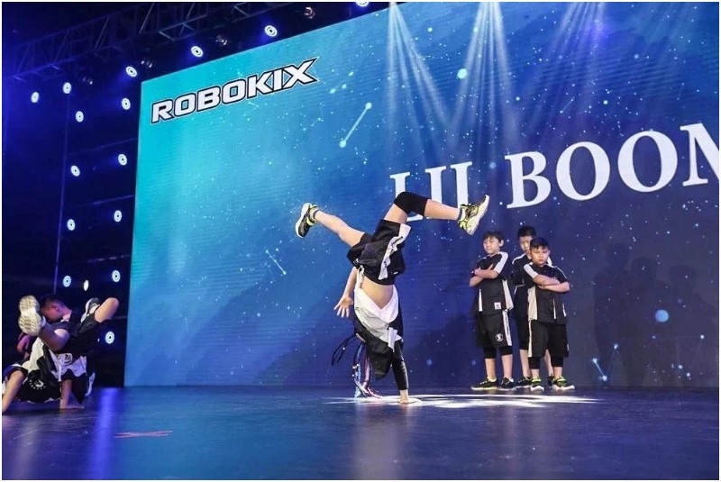 由ROBOKIX冠名津门街舞嘉年华现场