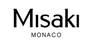 摩纳哥传奇珠宝品牌MISAKI(米莎绮)创立于1987年，“MISAKI”美其名曰为“日本美丽的樱花”，灵感来自一颗小砂粒如何在一个缓慢过程中形成一颗珍珠并在壳内绽放花一样的美态的自然美妙过程。作为一家高度专业经营珍珠饰品的公司，MISAKI将主要消费力集中在航空公司。在仅仅几年时间里，Misaki成功地成为向航空公司提供珍珠饰品的最大供应商，并与70至100家航空公司有相关的业务往来。其后，MISAKI扩大其营销范围，在各飞机场设立该品牌的免税店和已付税款的商店，自然延伸其核心市场。MISAKI时尚品牌饰品，925纯银与珍珠的完美混搭，典雅、高贵、时尚，独特的款式，亮丽的色彩，散发洁白的光晕，绽放自然地美丽。
