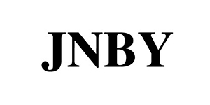 JNBY品牌于1994年创建于中国杭州，中国本土设计师品牌，其风衣享誉界内，集研发、设计、生产、销售为一体的专业化服装企业。JNBY品牌至今已在中国的北京、上海、杭州、广州、深圳、沈阳及北美区域的加拿大温哥华等地建立了直营公司，负责“JNBY”品牌区域运营“JNBY”产品的销售服务。