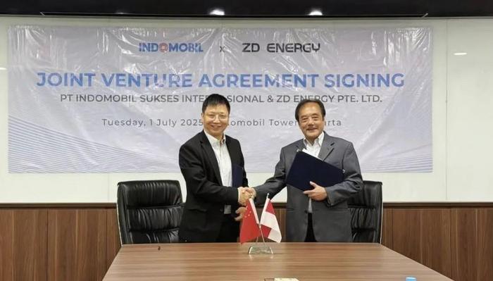 印尼充电桩市场 Indonesia charging pile market, 新能源出海 new energy going global, 充电桩投资 charging infrastructure investment, 印尼新能源政策 Indonesia new energy policy, 东南亚充电站 Southeast Asia charging stations, 海外合规 overseas compliance, SNI认证 SNI certification, 印尼工作签 Indonesia KITAS, 中企出海 Chinese enterprises overseas expansion, 印尼建厂 setting up factory in Indonesia, 充电桩技术 charging pile technology, 灵蛇充电机器人 Smart Link charging robot, 比亚迪生态链 BYD ecosystem, 港股IPO HK IPO, 海外合资公司 overseas joint venture, Permitly海外服务 Permitly overseas services
