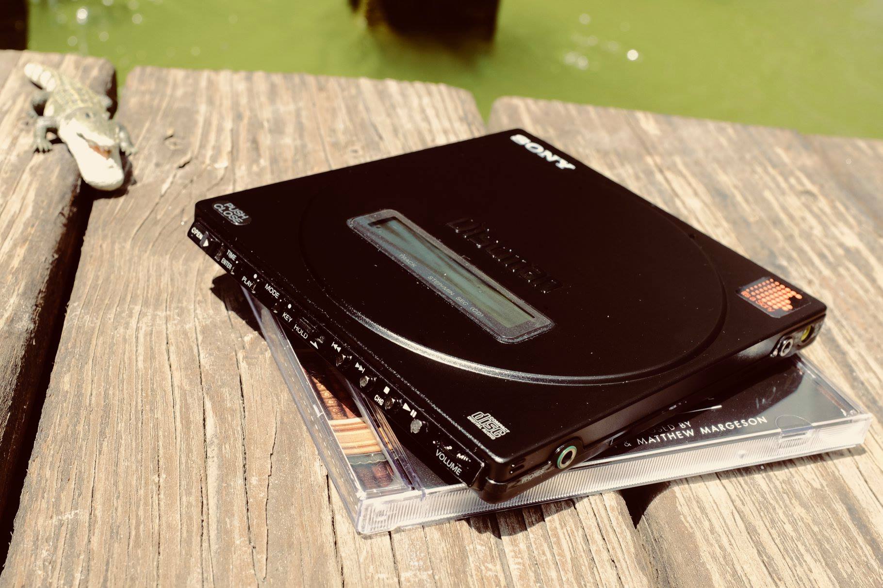 号称史上最轻薄 Discman ——SONY D-J50 （图片来源：MD Talkman FACEBOOK）