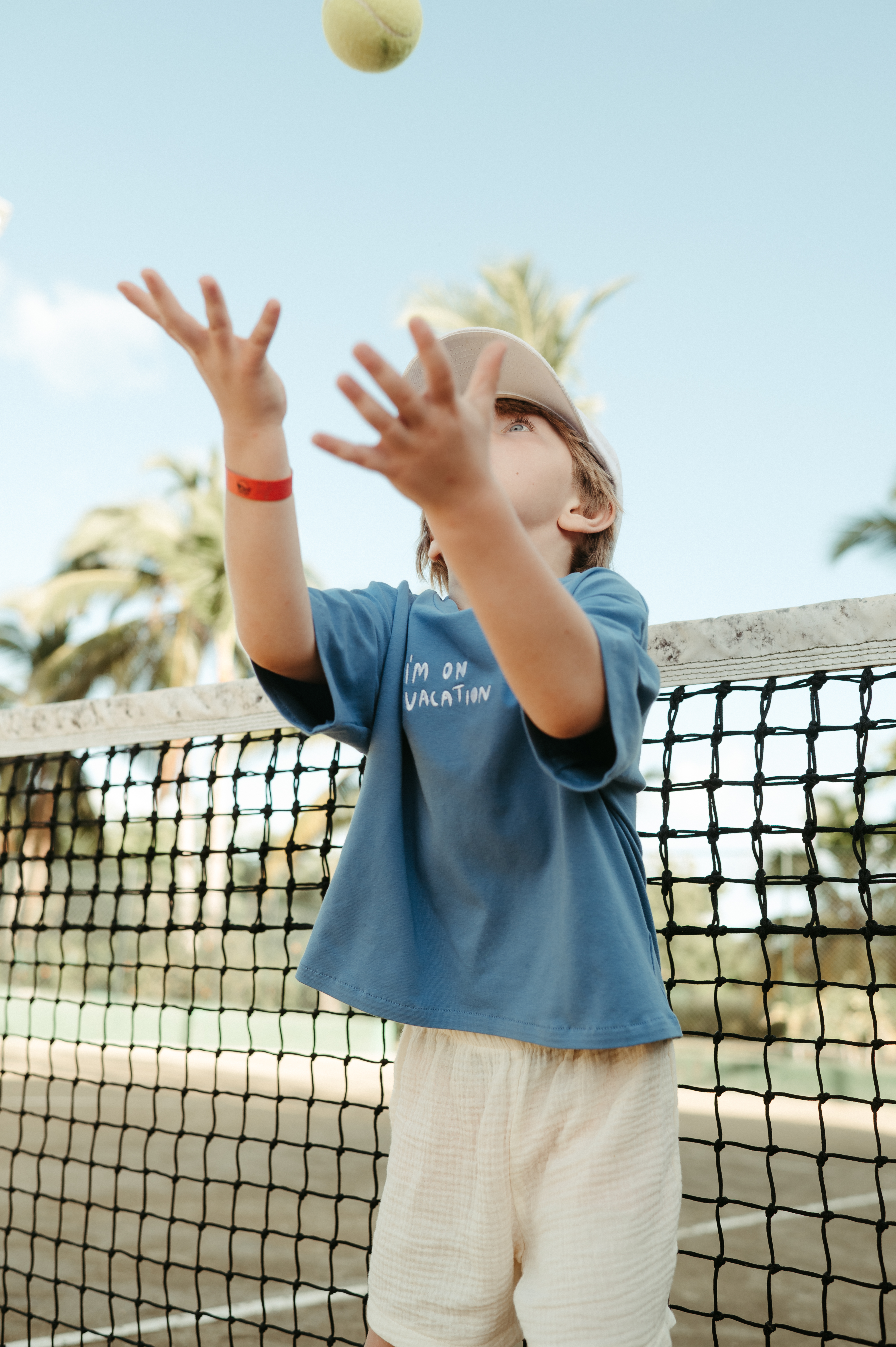 I am on Vacation White Tee （ pre order 预购 ）