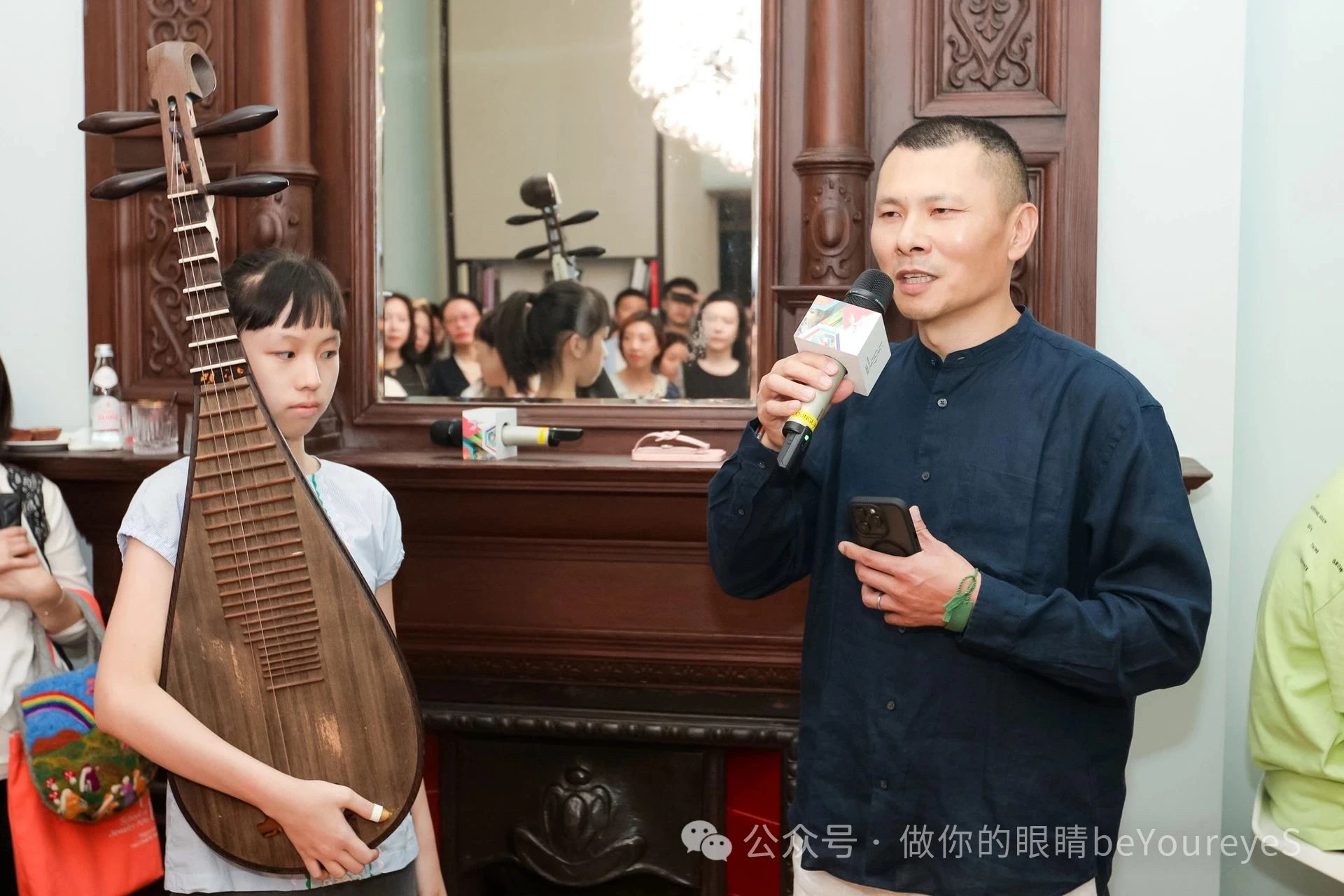 蓝睛灵创始人 Ken 在活动开始时为本期活动致辞 Ken, founder of Lanjingling, delivers the opening speech 