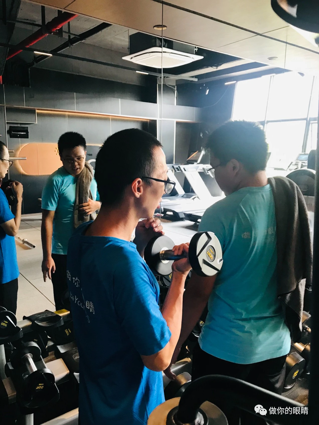 蓝睛灵在Core's健身运动 Lanjingling in Core's Fitness Movement