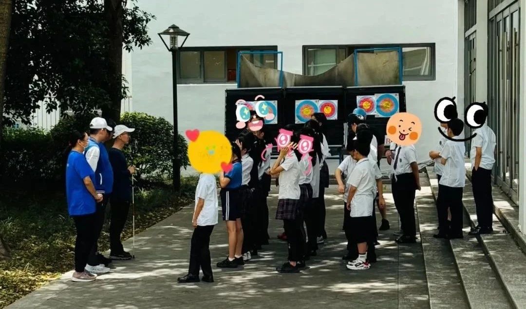 蓝睛灵走进某小学开展特色试点课程 Inclusive session conducted with school students