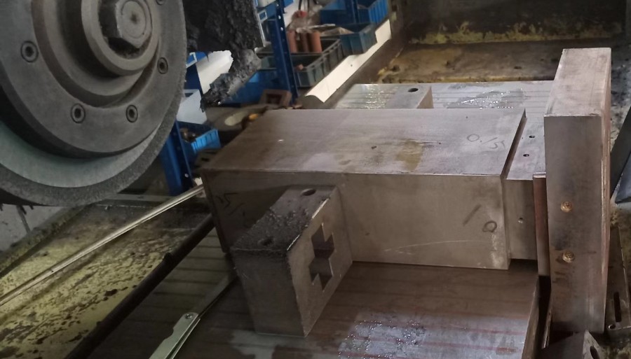 GFM 300ah Battery Container Mould in Precessing