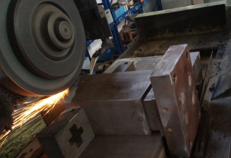 GFM 300AH Battery Housing Model